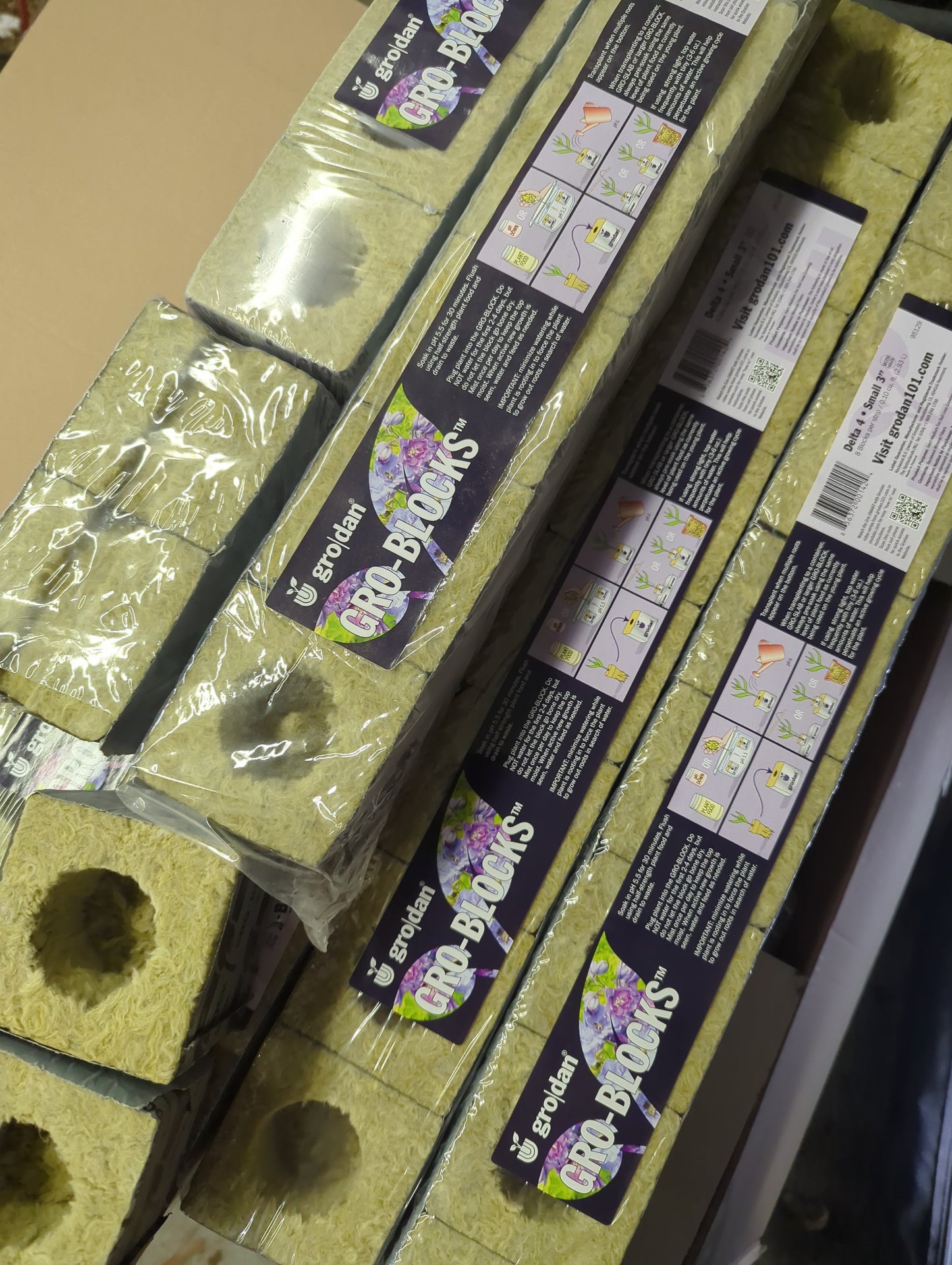 Grodan Delta 3" Block With Hole